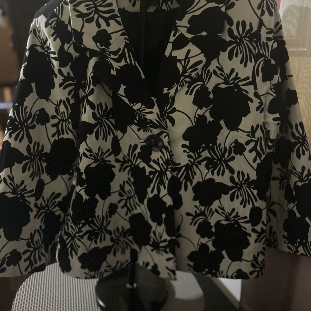 SilkLand Black and White Floral Jacket